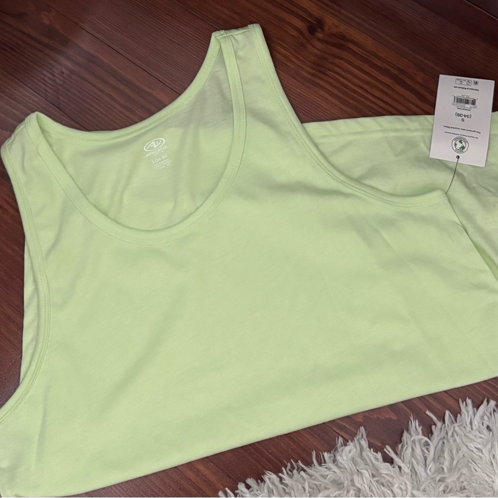 ATHLETIC WORKS Tee-Shirt. NWT